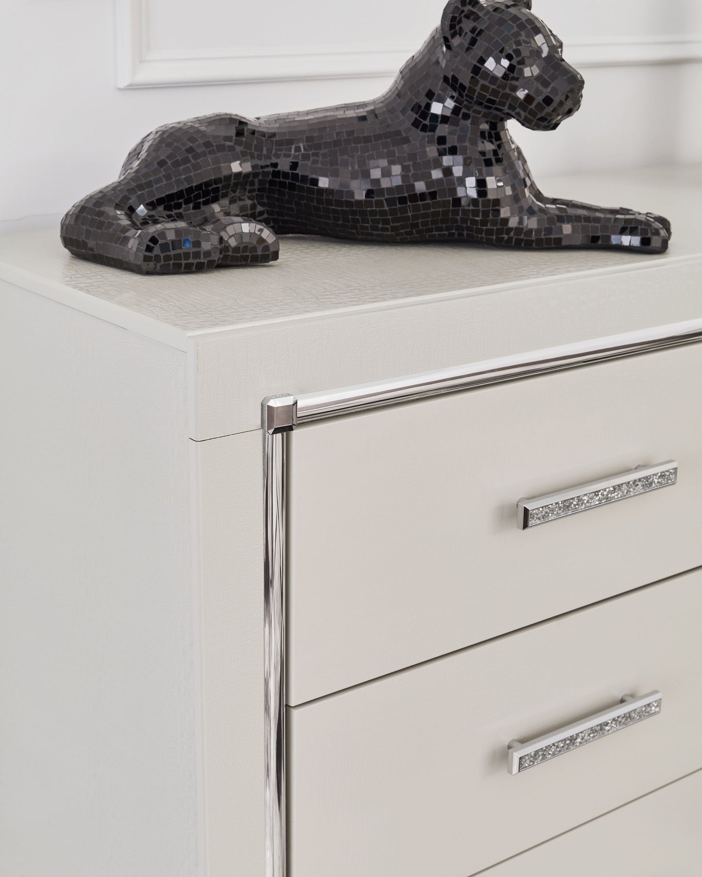 Zyniden - Six Drawer Dresser - Silver