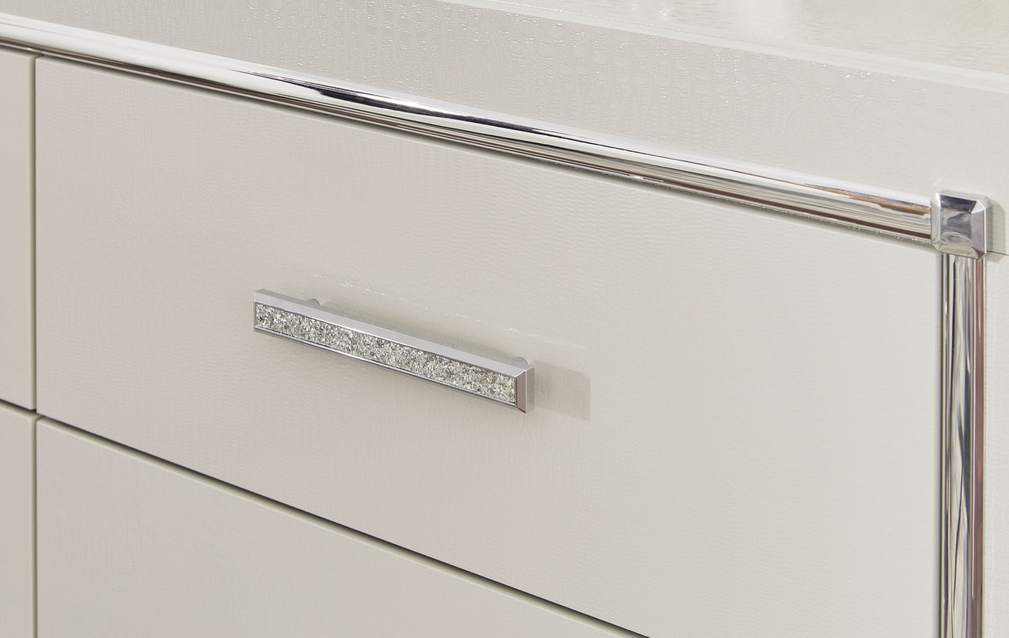Zyniden - Six Drawer Dresser - Silver