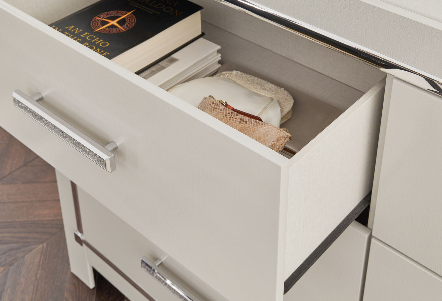 Zyniden - Six Drawer Dresser - Silver