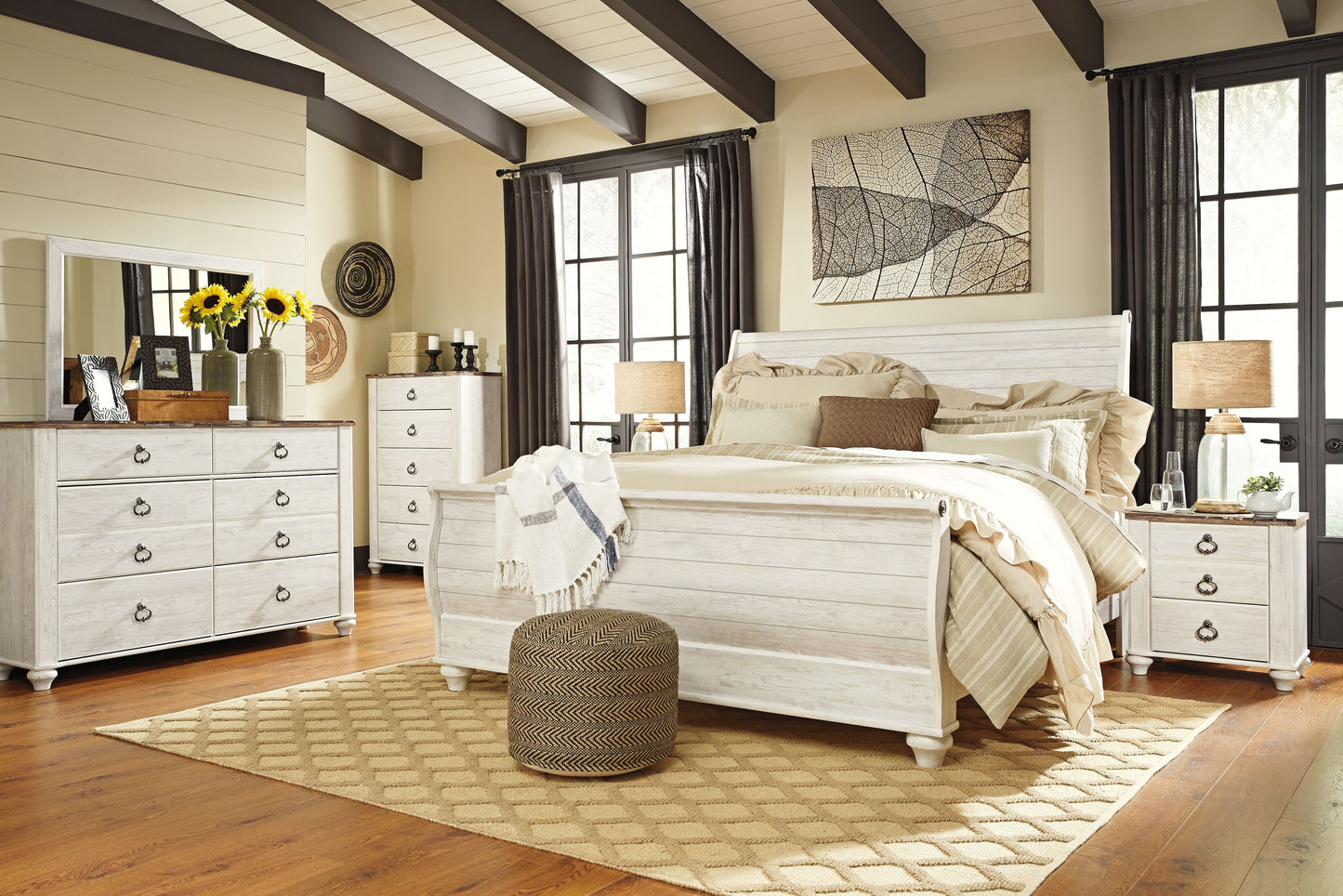 Willowton - Marrón / Beige / Blanco - Cómoda de cinco cajones