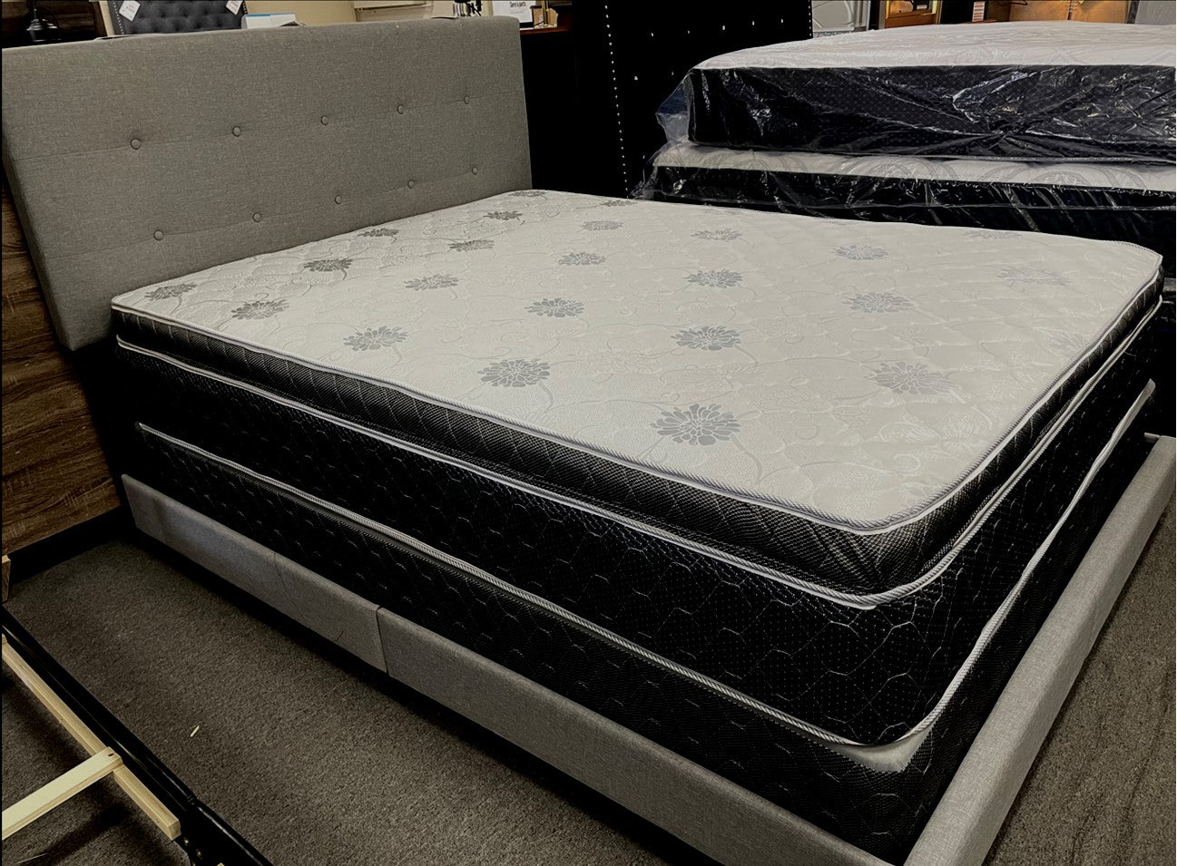 Juego de colchón y somier tamaño queen estándar con cubierta tipo almohada