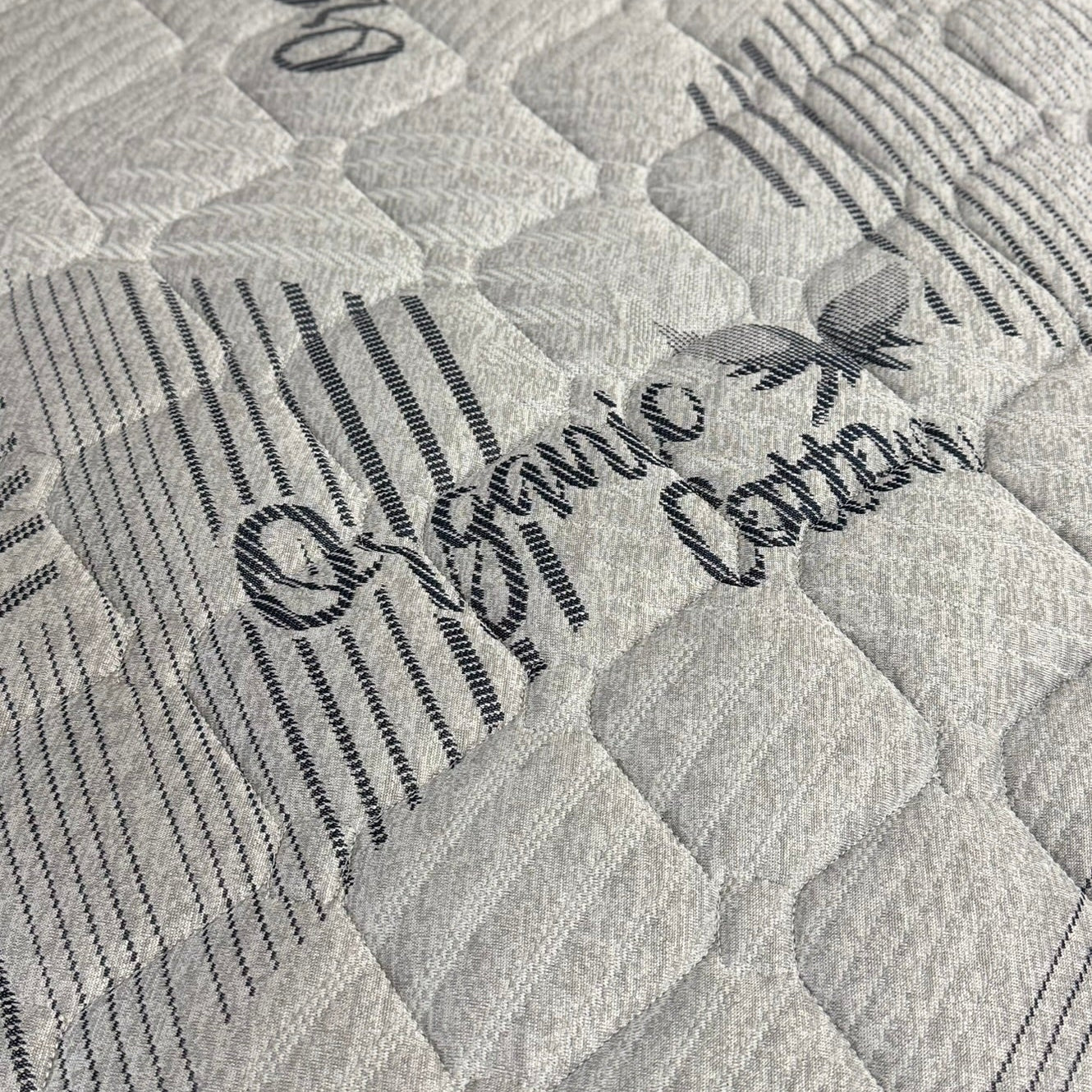 Juego de colchón y somier tamaño queen con cubierta tipo almohada de felpa