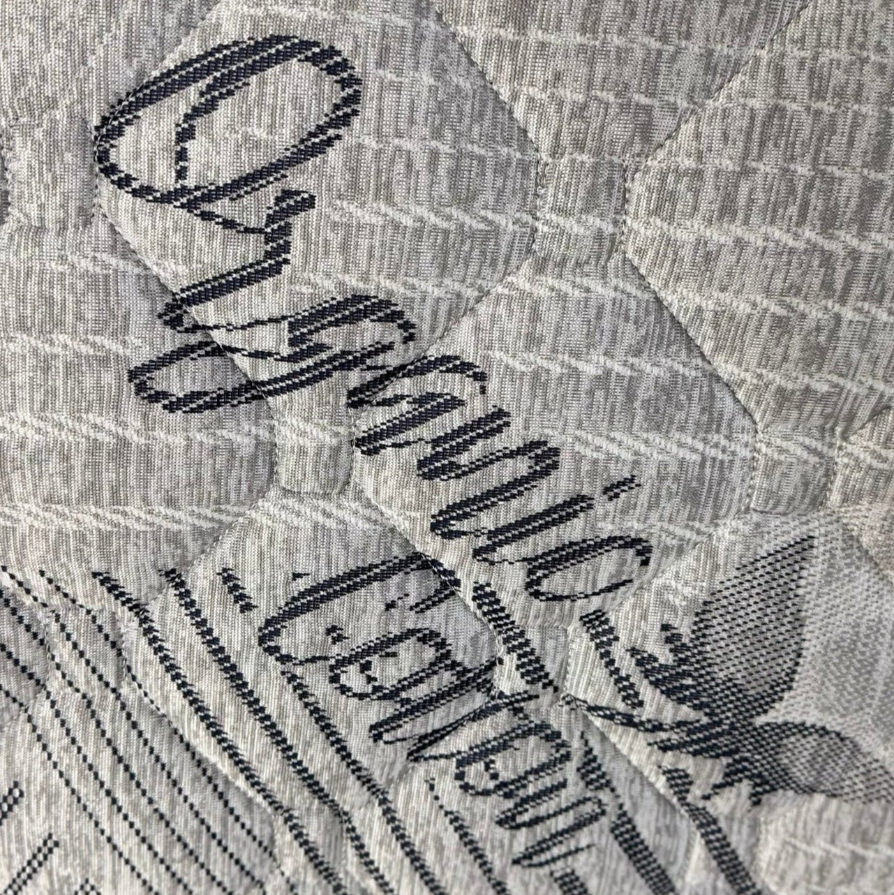 Juego de colchón y somier tamaño King con parte superior de felpa