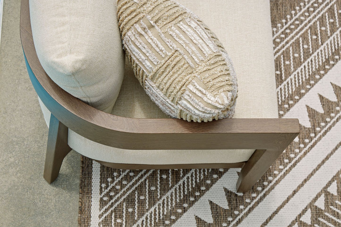 Serene Bay - Loveseat With Cushion - Dark Brown / White