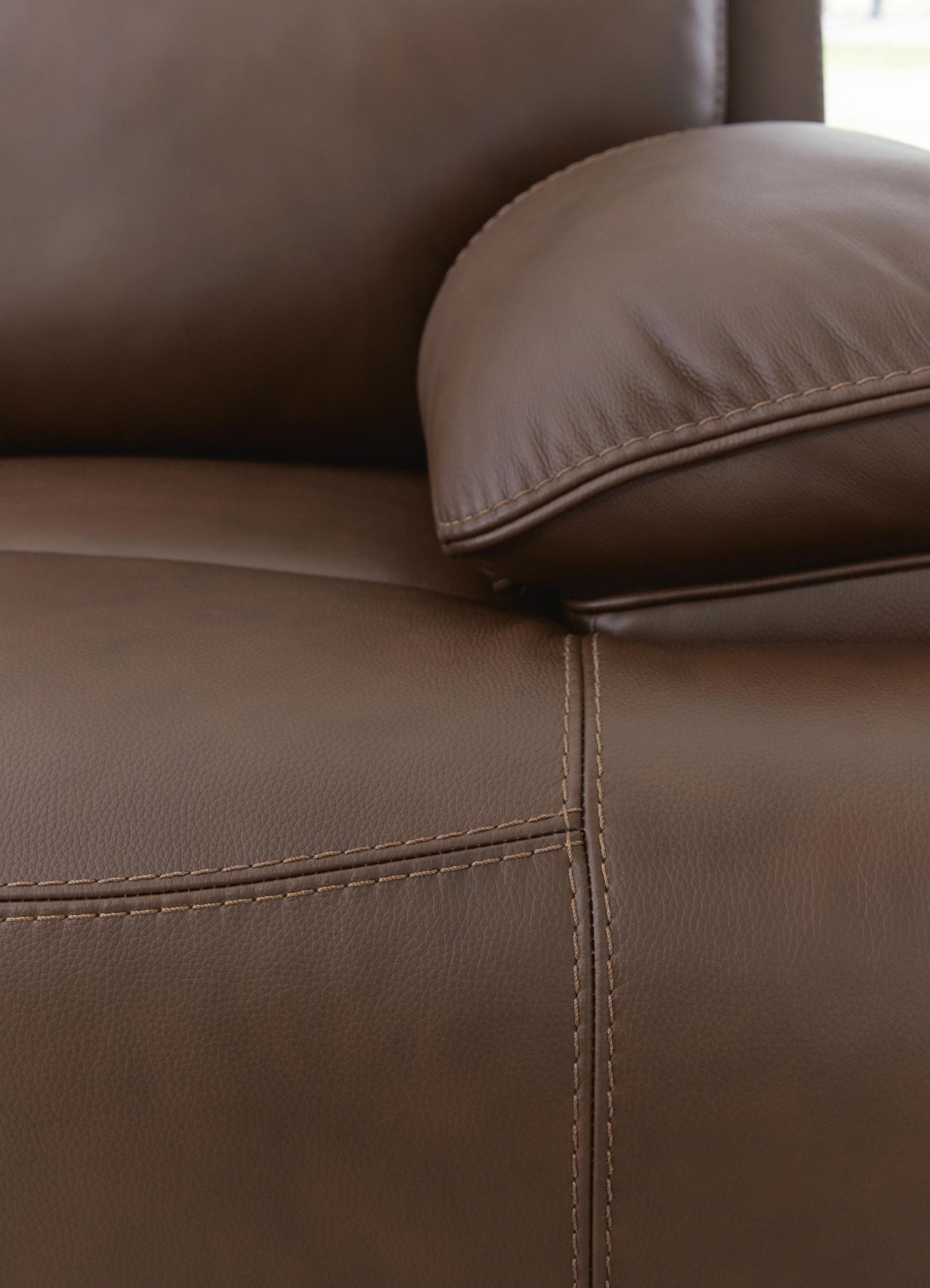 Vonryan - Power Reclining Loveseat With Console / Adj Headrest - Tobacco