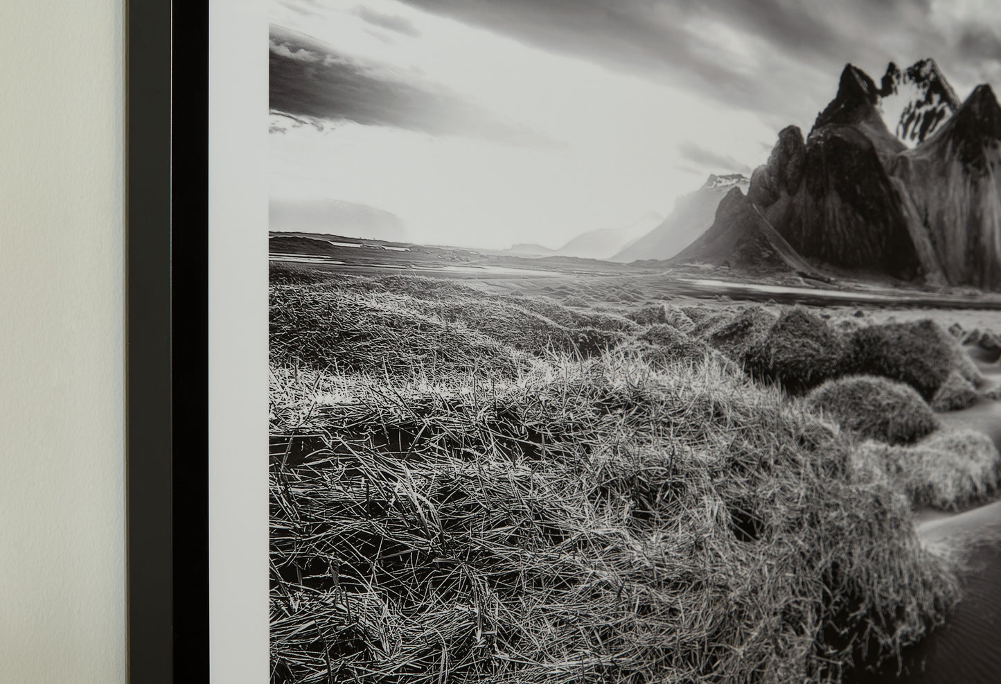 Delstone - Wall Art - Black / White