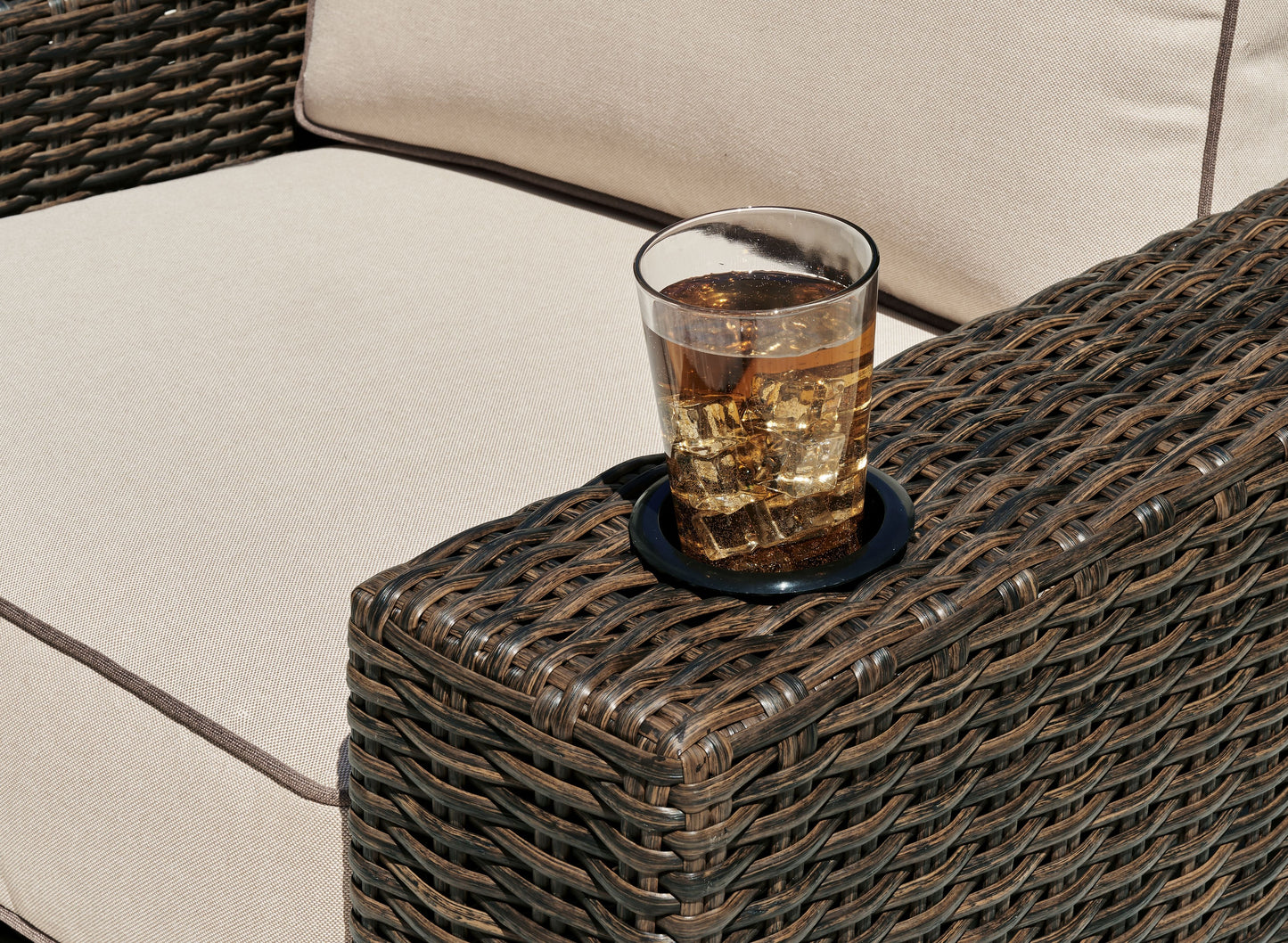 Coastline Bay - Swivel Lounge W/ Cushion - Brown