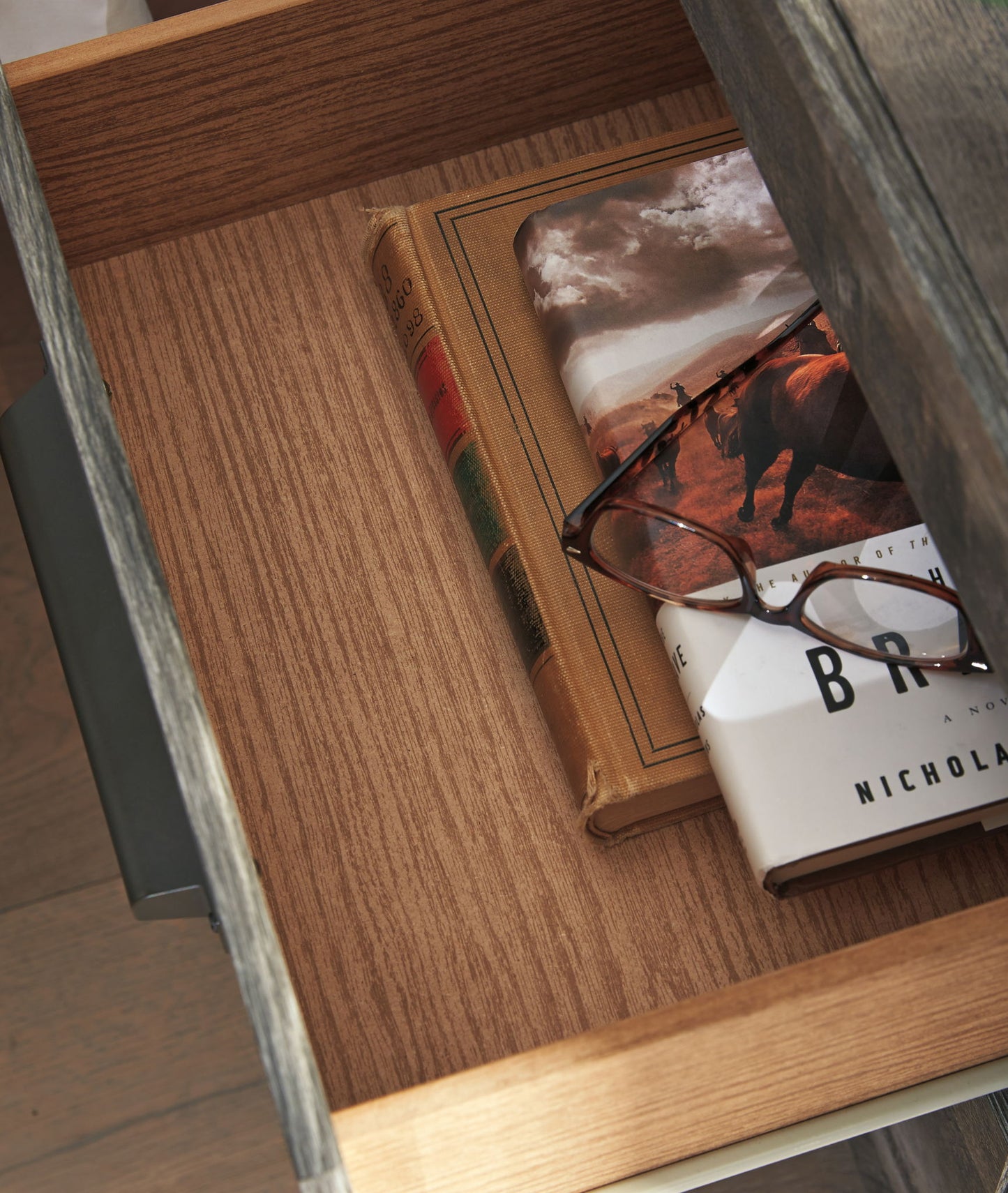 Wynnlow - Gris - Cómoda de cinco cajones