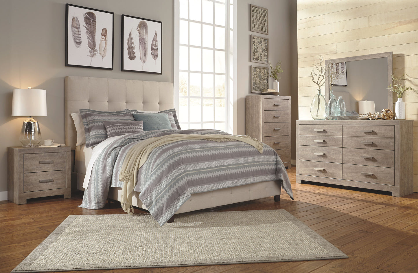 Dolante - Upholstered Bed