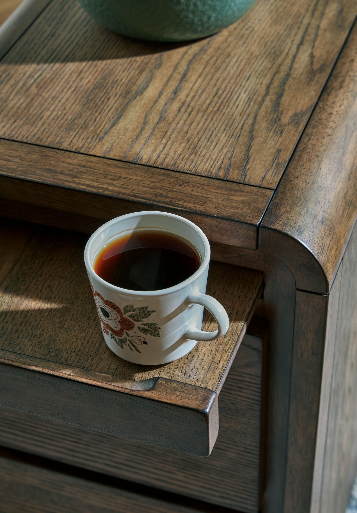 Jensworth - Marrón - Mesa decorativa