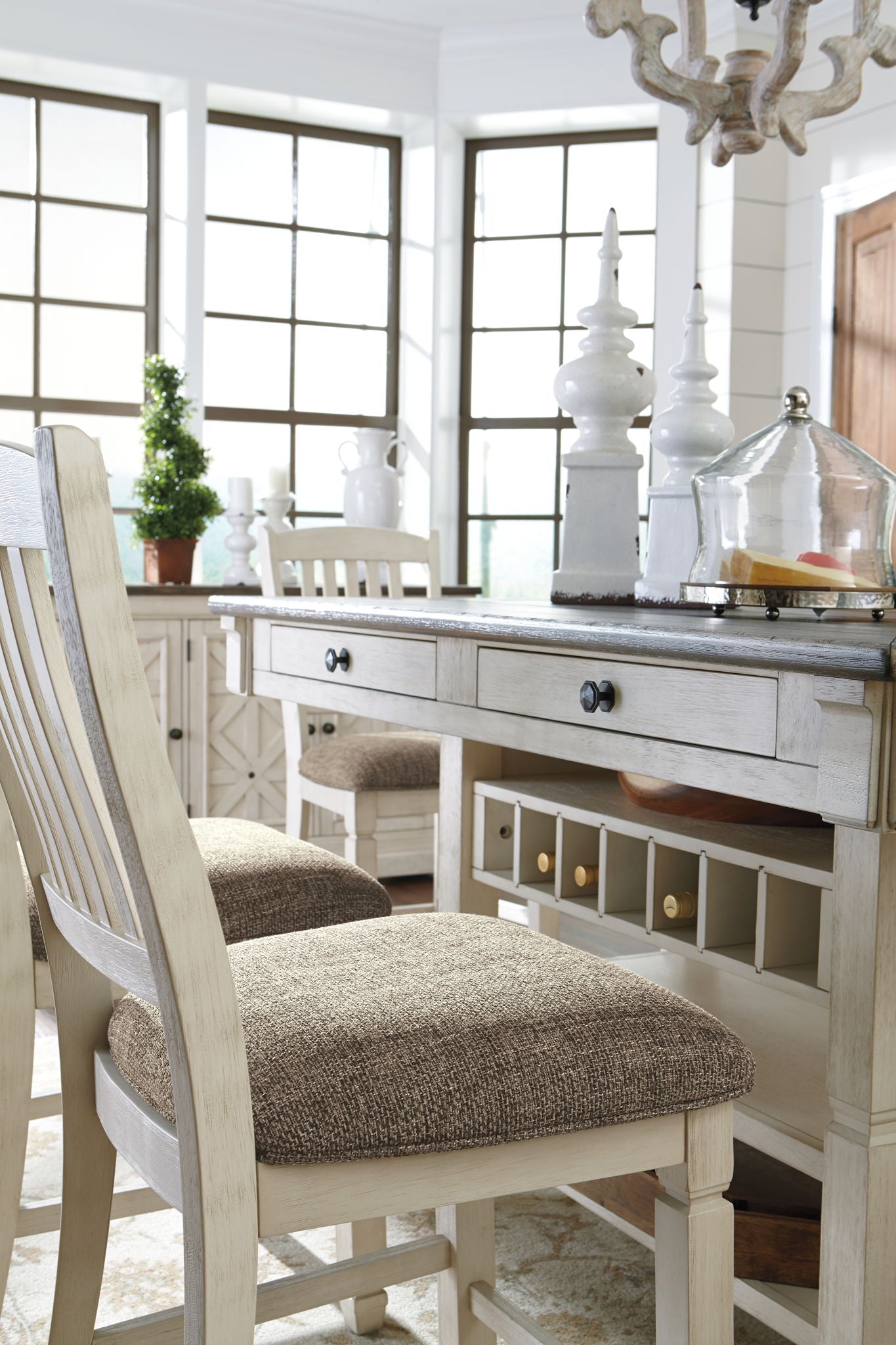 Bolanburg - Beige - Mesa alta rectangular para comedor